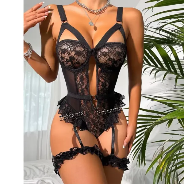 Conjunto de lencería con liga y encaje